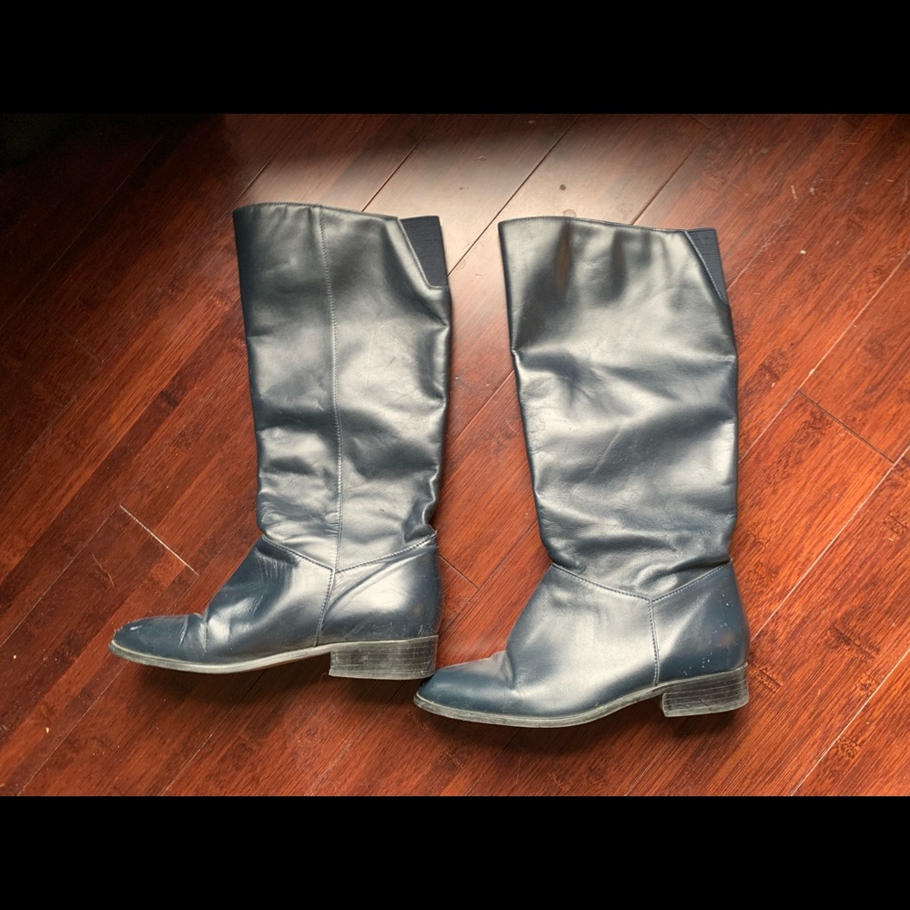 Navy JCPenney 8 W Womens Boots. Boots show wear.